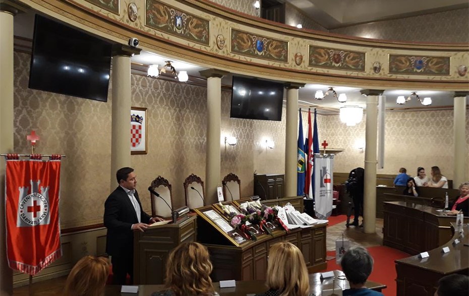 SVEČANOST U POVODU PRVOG DARIVANJA KRVI UČENIKA ZAGREBAČKIH SREDNJIH ŠKOLA